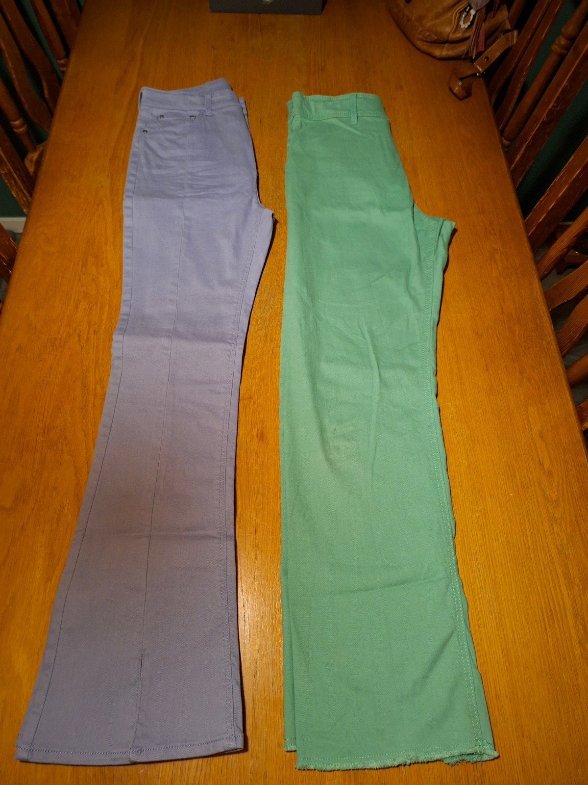 2 HEMA broeken: flared fit lila en marine fit groen 164, Ophalen of Verzenden, Zo goed als nieuw, Meisje, Broek