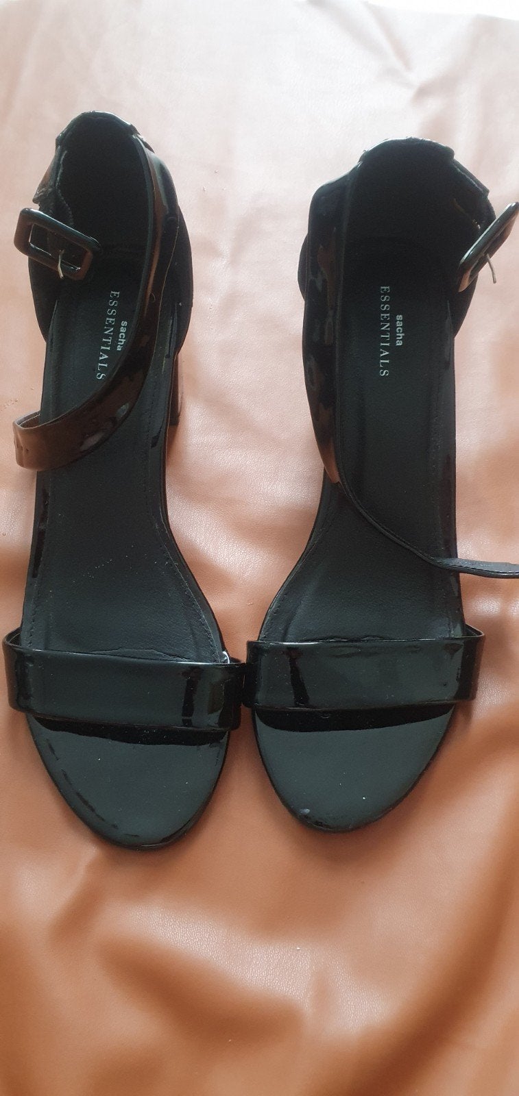Zwarte Sacha sandalen met hak - Maat 38, Kleding | Dames, Ophalen of Verzenden, Zo goed als nieuw, Zwart, Sandalen of Muiltjes