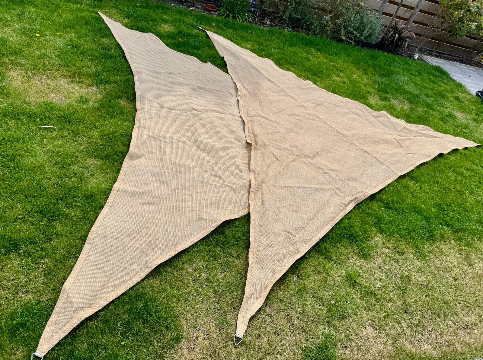 2x Zonnedoek / Schaduwdoek - Driehoekig, Gebruikt, Overige typen, Ophalen of Verzenden, 250 cm tot 450 cm