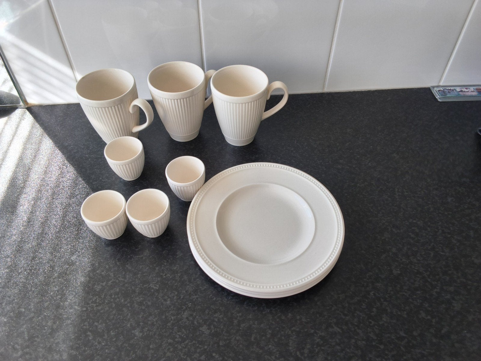 wedgwood windsor: 4 eierdopjes,3 mokken en 3 taartbordjes, Ophalen of Verzenden, Zo goed als nieuw, Porselein, Overige typen