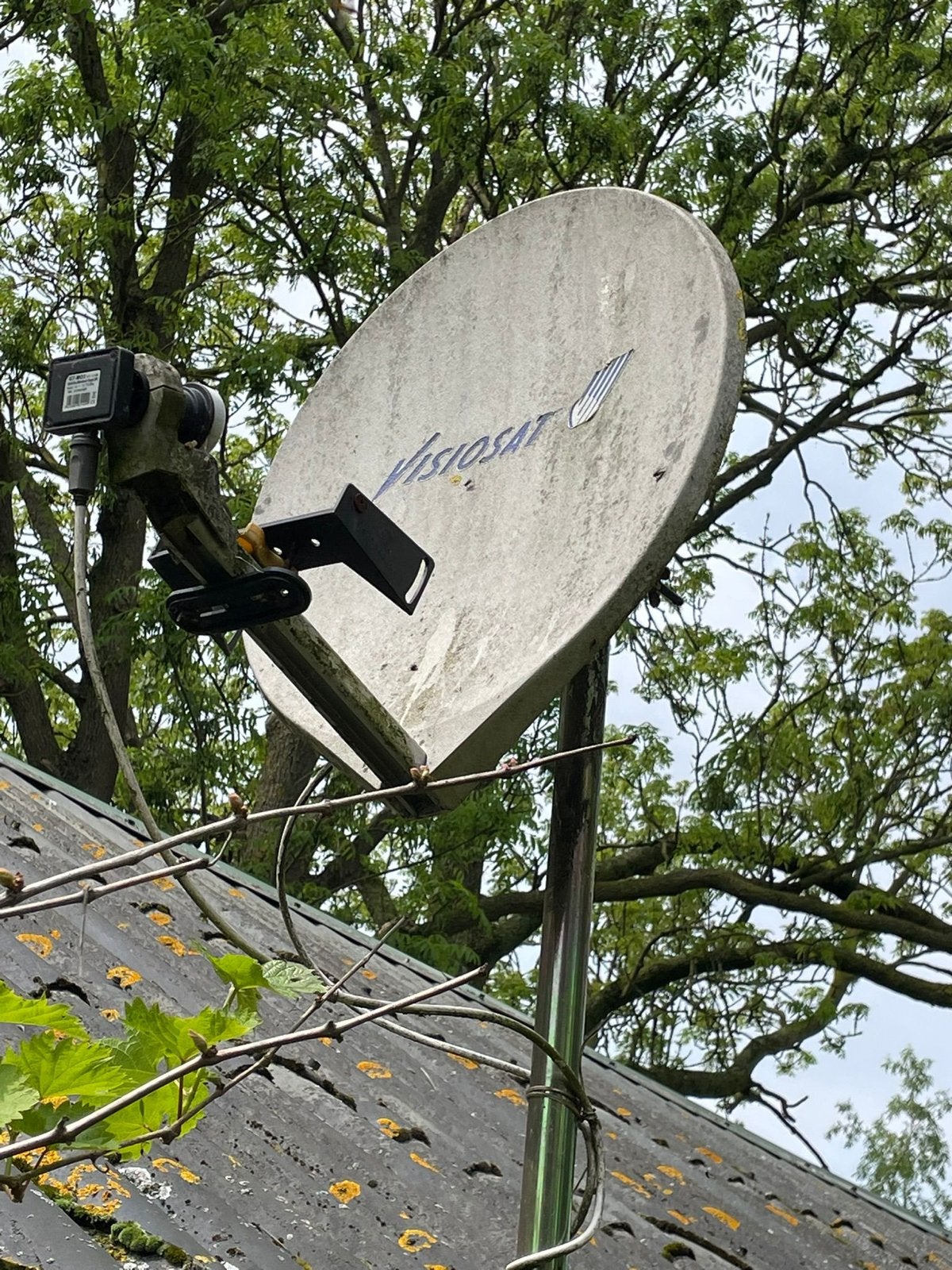 Viasat schotelantenne met bevestigingsbeugel, Ophalen, Gebruikt, (Schotel)antenne, Overige merken