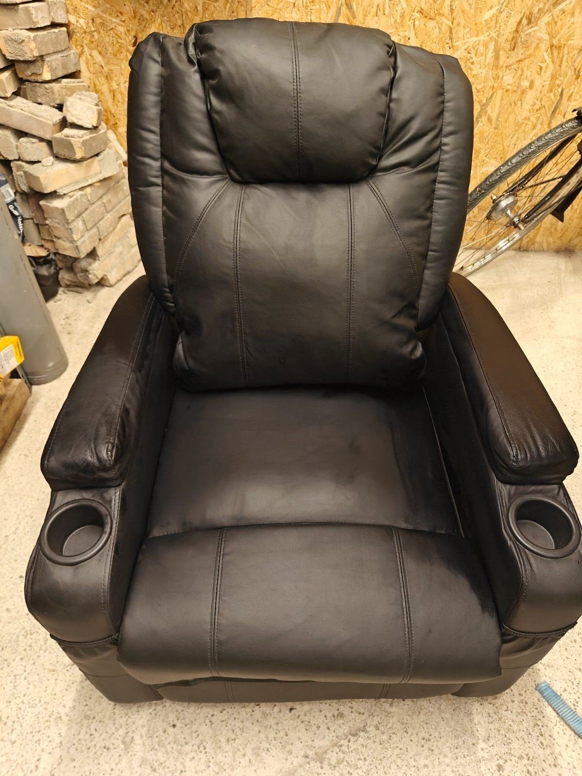 Zwarte Massage Relaxfauteuil met bekerhouders, Huis en Inrichting, Fauteuils, Ophalen, Gebruikt, Modern, Comfort, 75 tot 100 cm