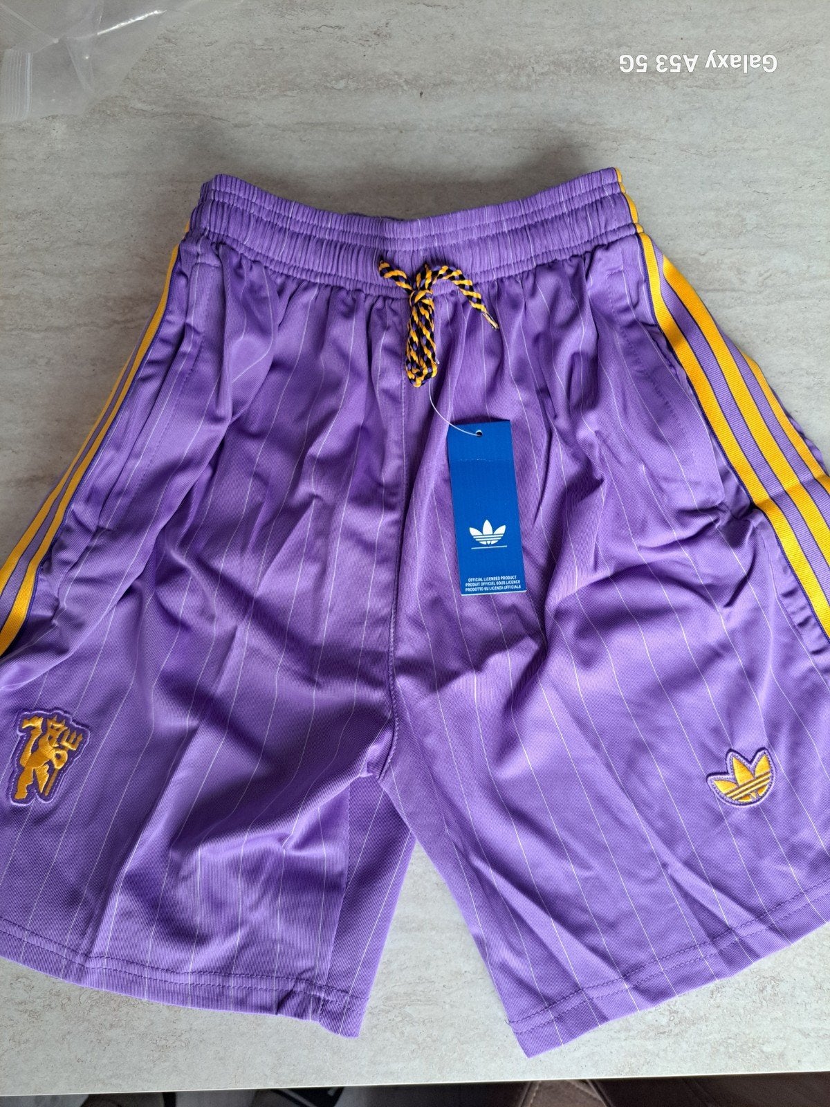 Nieuwe Manchester United Terrace Incons Korte Broek Maat L, Ophalen of Verzenden, Nieuw, Paars, Voetbal