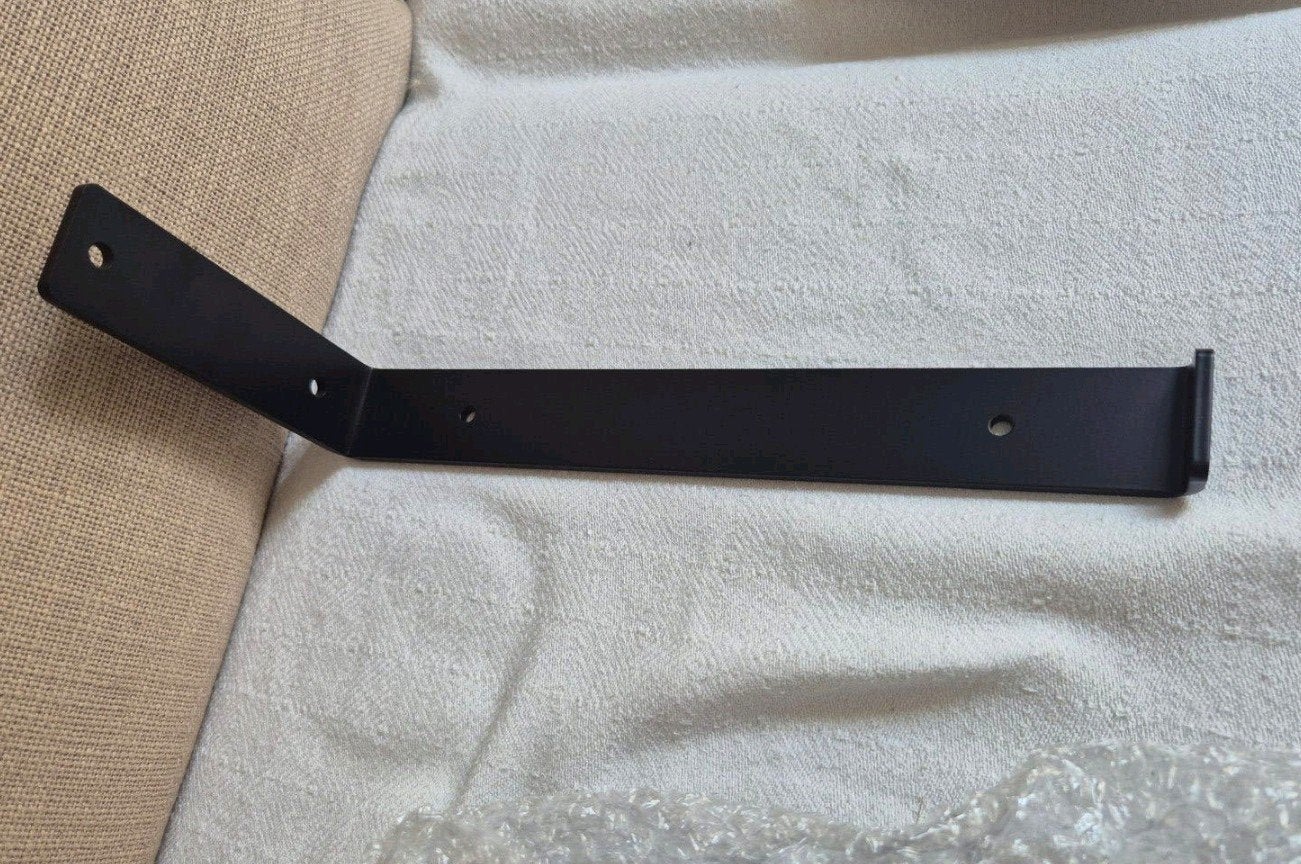 4 Black metal L shaped shelf brackets, Huis en Inrichting, Ophalen