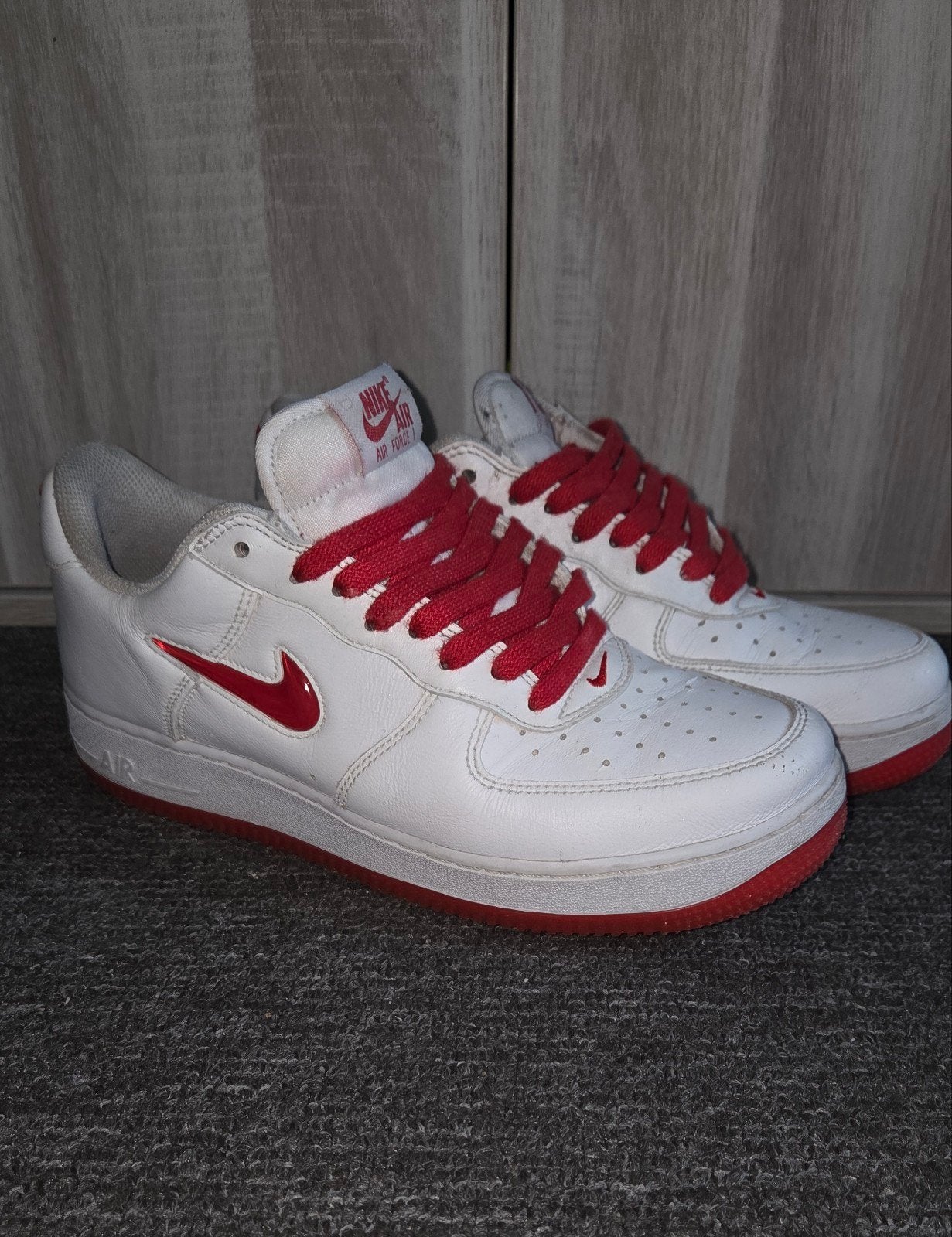 Nike Air Force 1 Low Jewel Wit / Rood maat 42, Wit, Ophalen of Verzenden, Gedragen, Nike Air Force