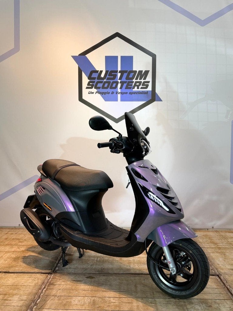 Piaggio Zip iget E5 2024 45km brom scooter Porsche Purple, Fietsen en Brommers, Scooters | Piaggio, Zip, Ophalen of Verzenden