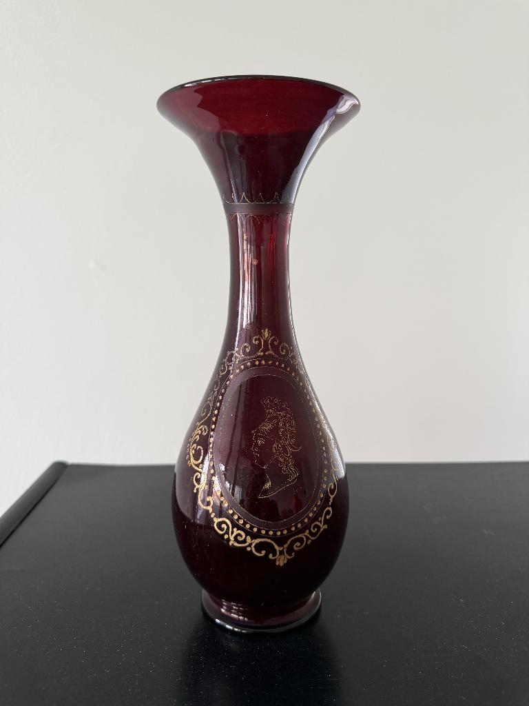 Vintage Boheems robijnrood glazen vaas goud decor, Huis en Inrichting, Woonaccessoires | Vazen, Gebruikt, Ophalen of Verzenden