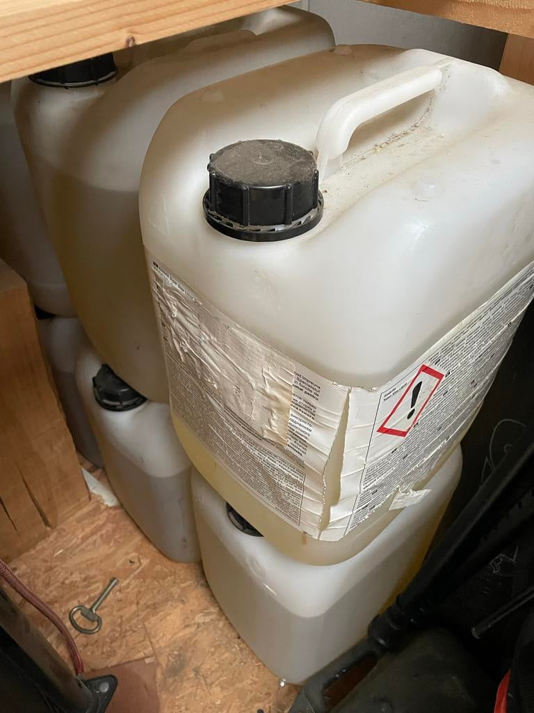 6 jerrycans met ongeveer 20 liter glycol per stuk, Ophalen of Verzenden, Zo goed als nieuw