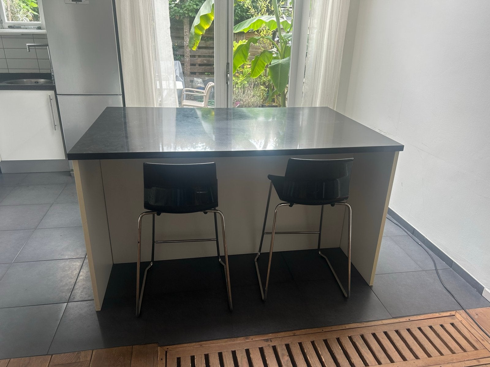 Moderne keuken met kookeiland en veel opbergruimte, Ophalen, Gebruikt, Wit, Overige typen