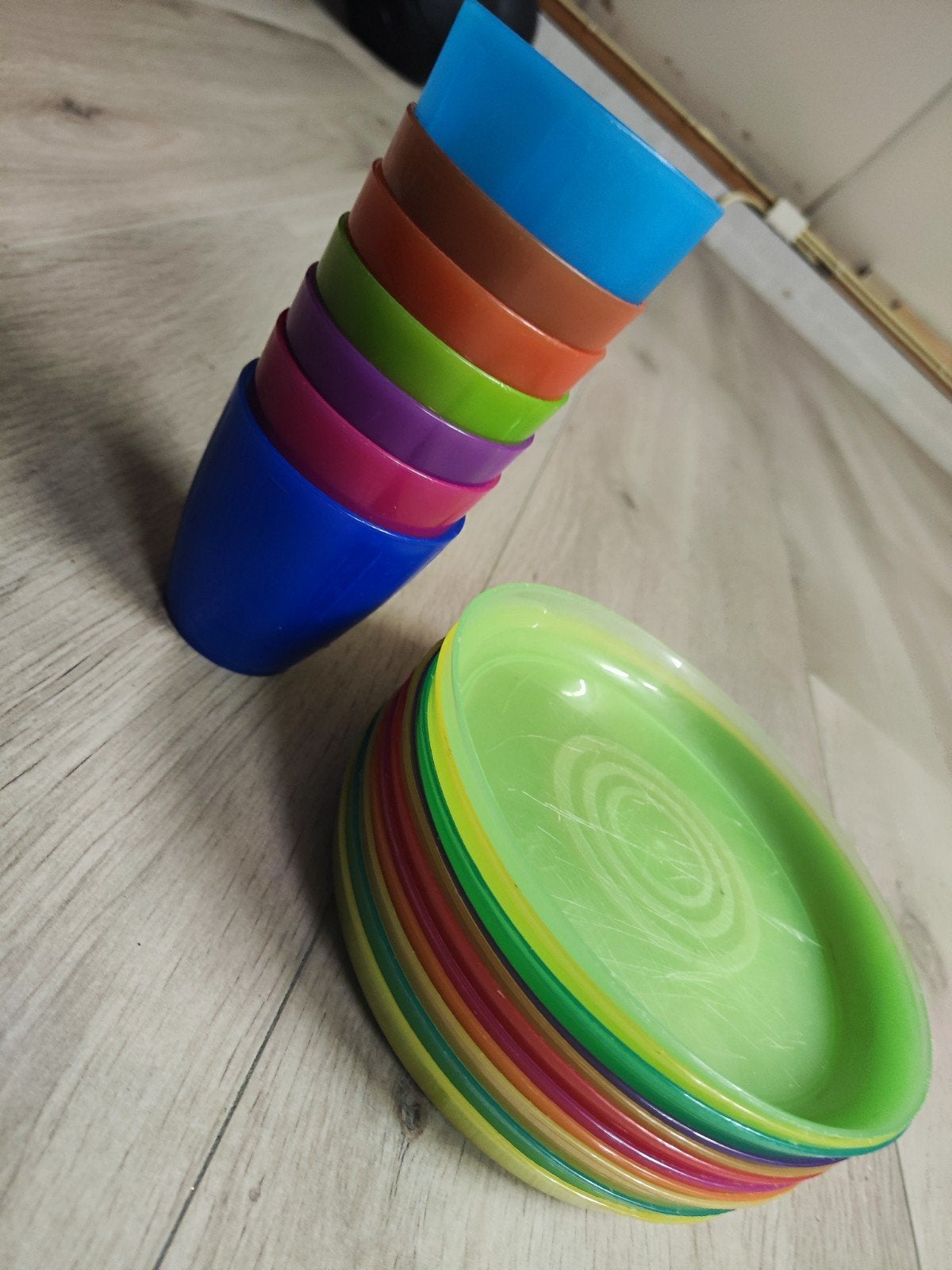 Plastic bekers en bordjes - Kleurrijk en praktisch, Ophalen of Verzenden, Gebruikt, Kunststof, Meerkleurig