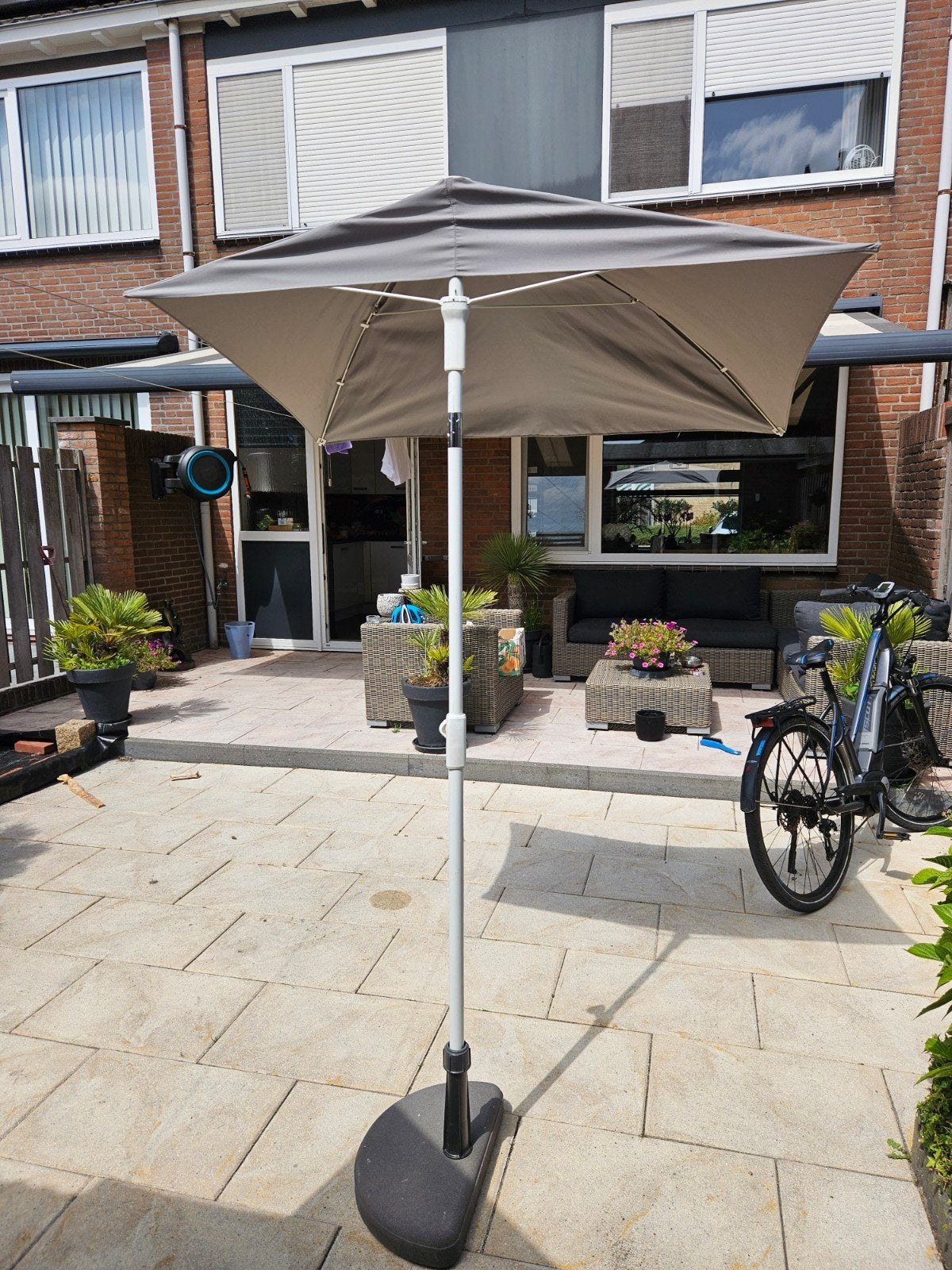 Balkon parasol, Tuin en Terras, Ophalen, Zo goed als nieuw, 1 tot 2 meter, Parasolvoet