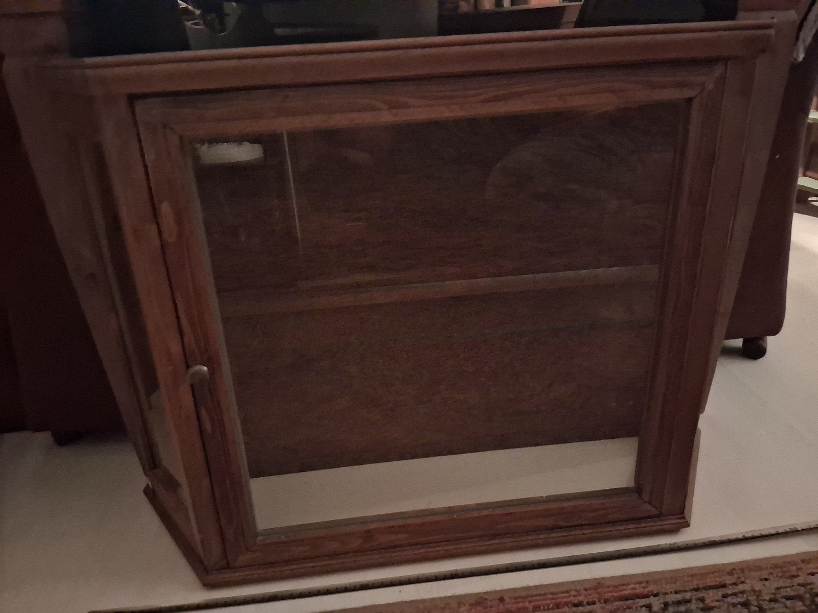 kastje met één glazen plank,voor verzameling snuisterijen, Antiek en Kunst, Ophalen