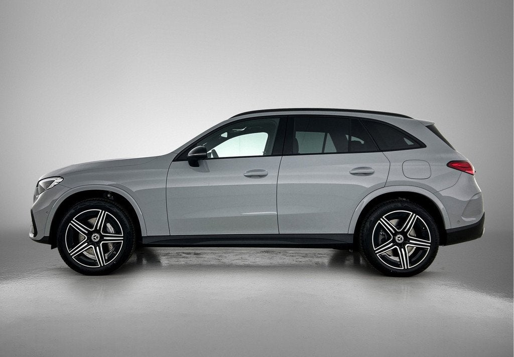 Mercedes-Benz GLC 300e 4MATIC Business Solution AMG | Advanc, Auto's, Mercedes-Benz, Automaat, Zwart, 2255 kg, Plug-in hybride