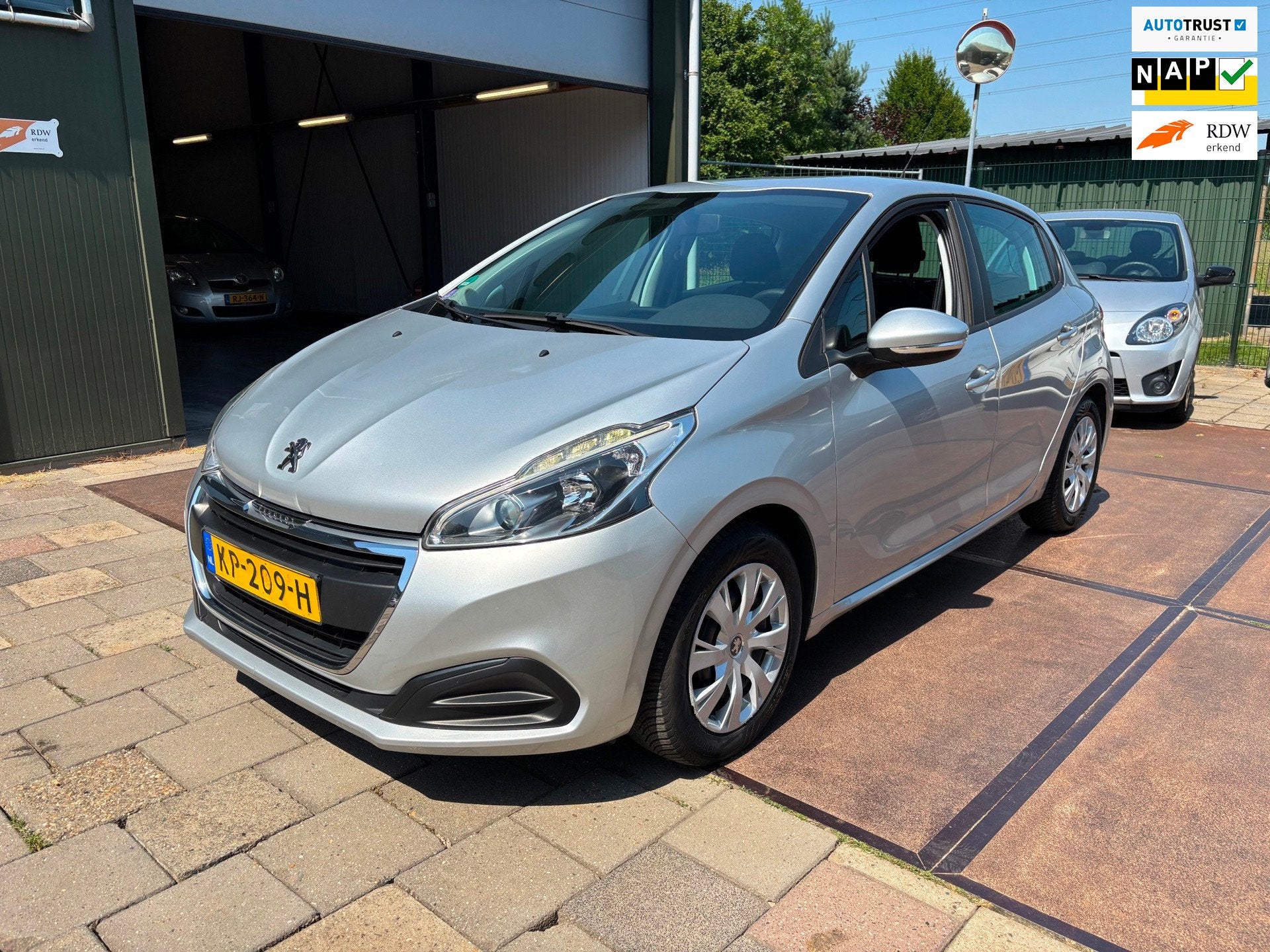 Peugeot 208 1.2 PureTech Active Airco Cruise Mooie Auto, Voorwielaandrijving, Bluetooth, Gebruikt, 1199 cc