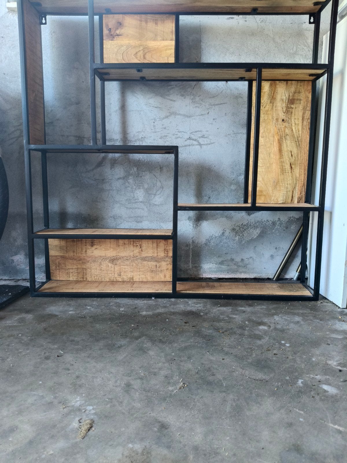 Industriële wandkast met mangohouten planken, Met plank(en), 100 tot 150 cm, Industrieel, Modern, Zo goed als nieuw
