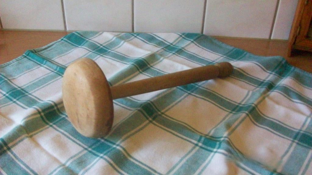 Brocante houten stamper met ophangoogje 30 cm, Ophalen of Verzenden