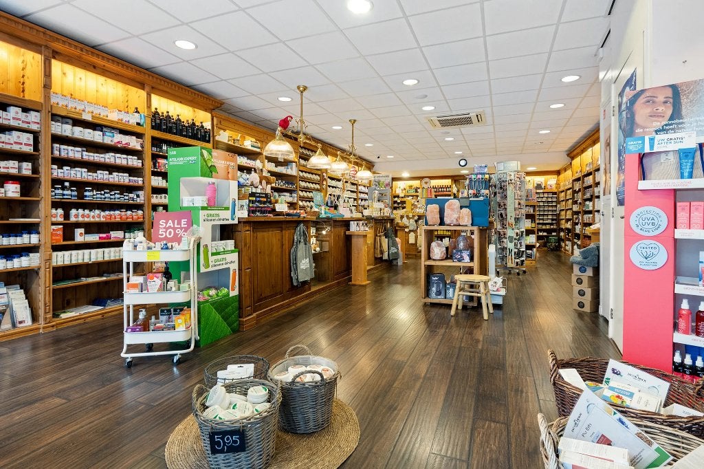 Grenen Winkel Interieur ter overname aangeboden