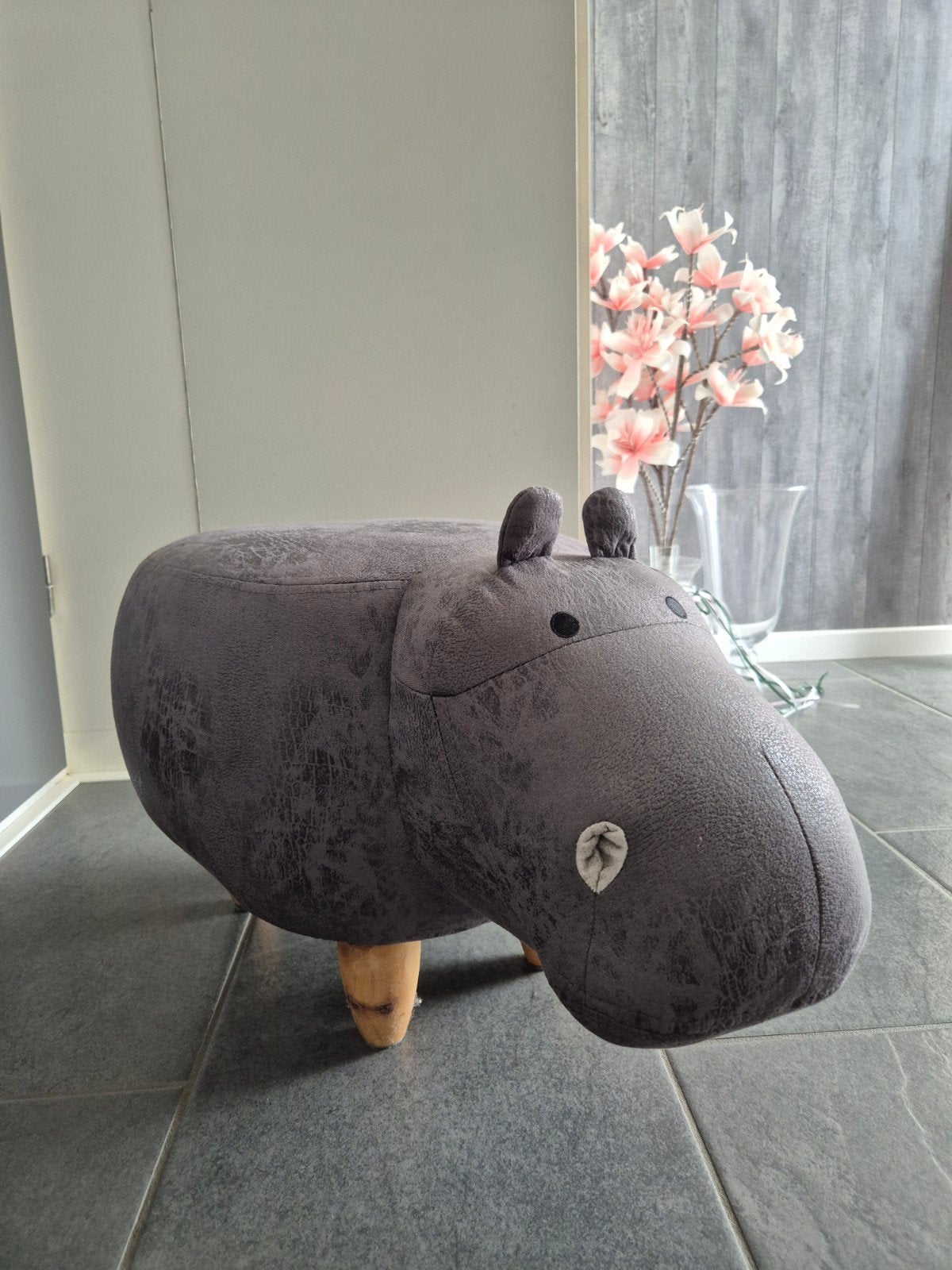 Nijlpaard poef/voetenbankje - Grijs, Minder dan 50 cm, Dieren, Speels, Modern, 50 tot 75 cm, Ophalen of Verzenden