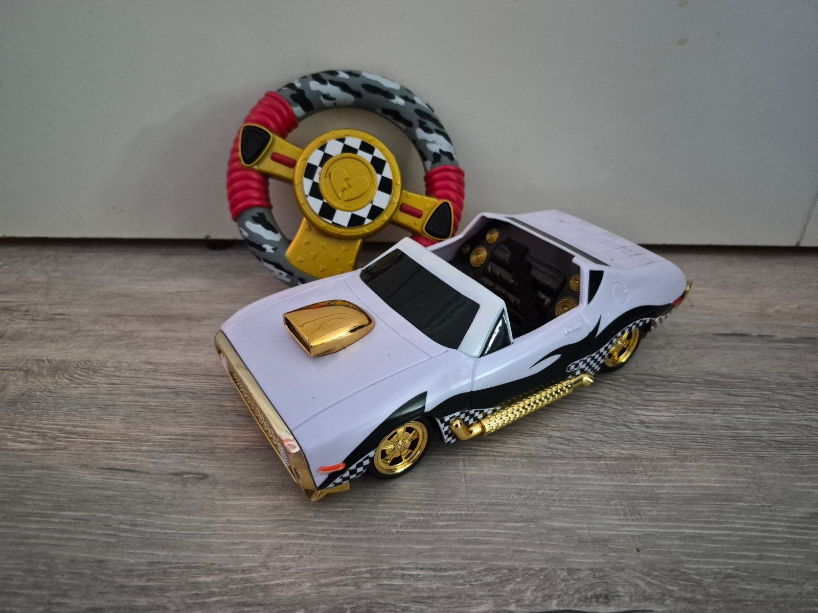 RC Auto met Afstandsbediening - Wit/Goud, Kinderen en Baby's, Speelgoed | Speelgoedvoertuigen, Gebruikt, Afstandsbediening, Ophalen