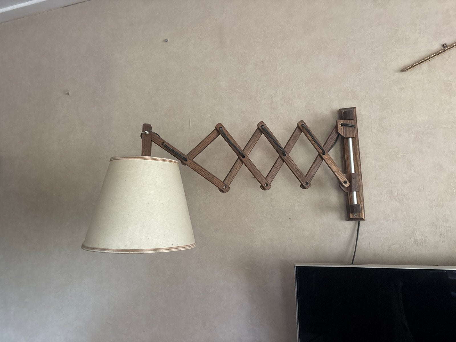 Uitschuifbare houten wandlamp met stoffen kap, Huis en Inrichting, Ophalen, Gebruikt, Bruin, E27 (groot)