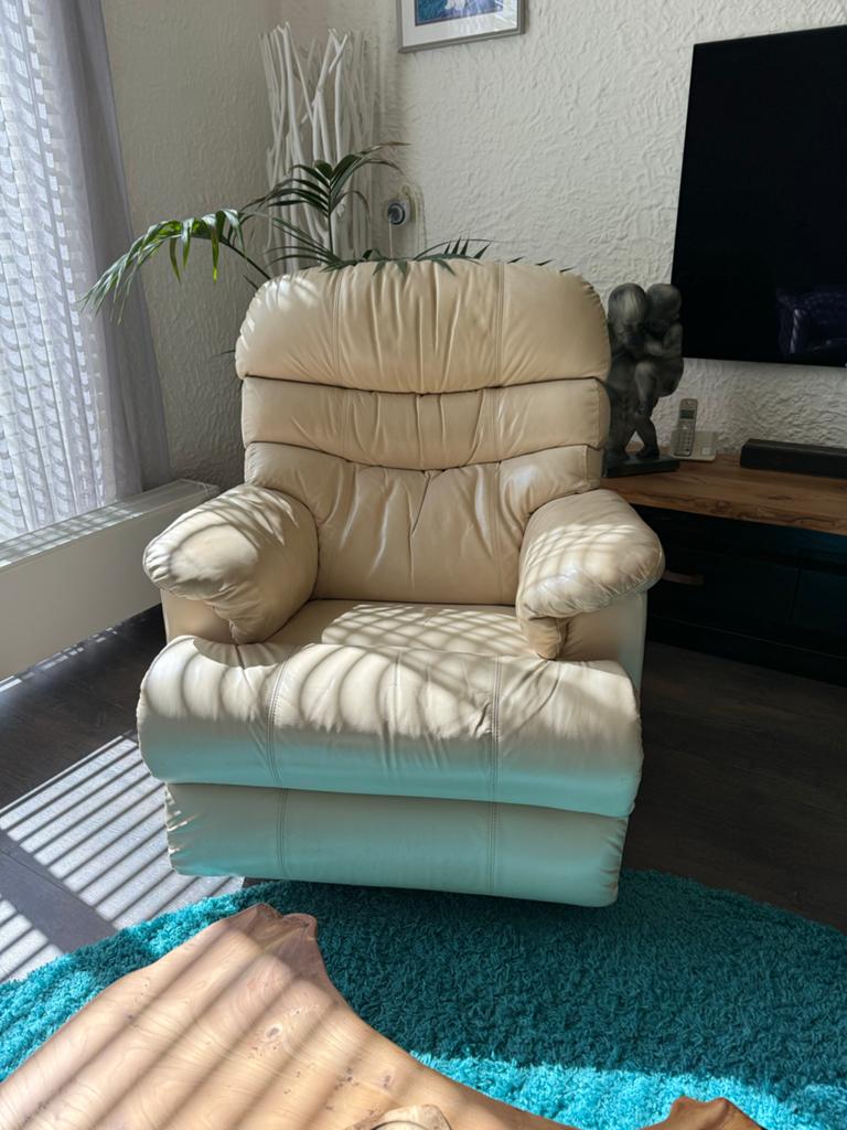 Comfortabele schommel draai ligstoel - Crèmekleurig, Huis en Inrichting, Fauteuils, Ophalen, Gebruikt, 100 tot 125 cm, Leer