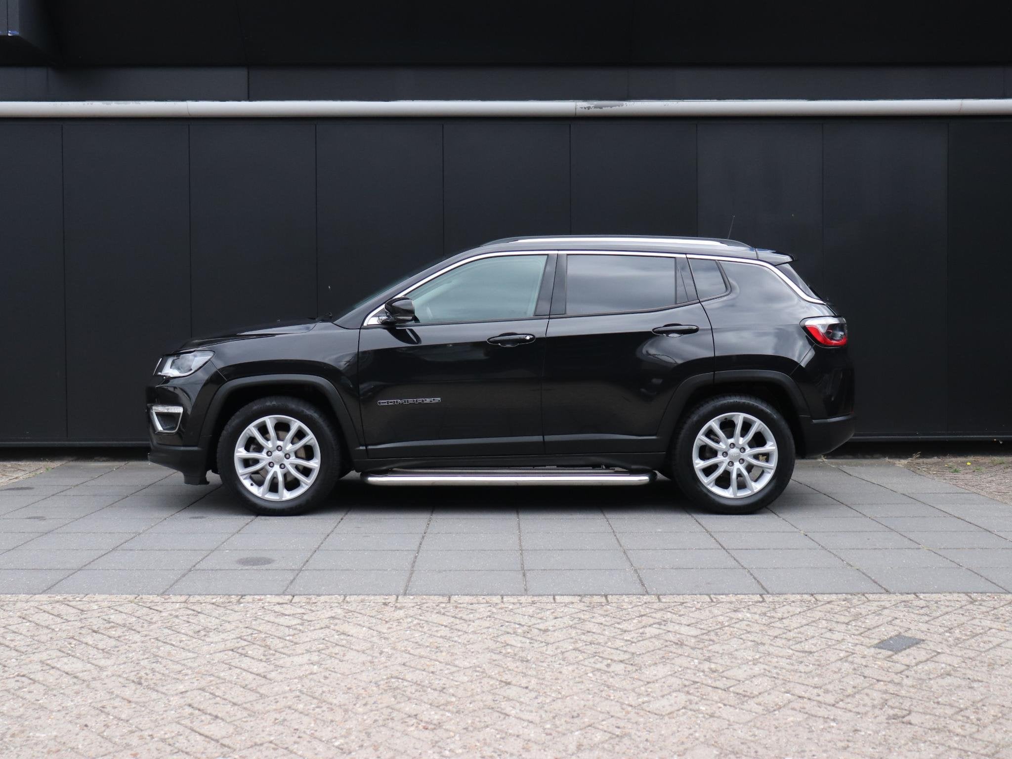 Jeep Compass 1.3T Limited | LEDER | CAMERA | NAVI | CRUISE |, Voorwielaandrijving, Dealer onderhouden, 4 cilinders, Leder en Stof