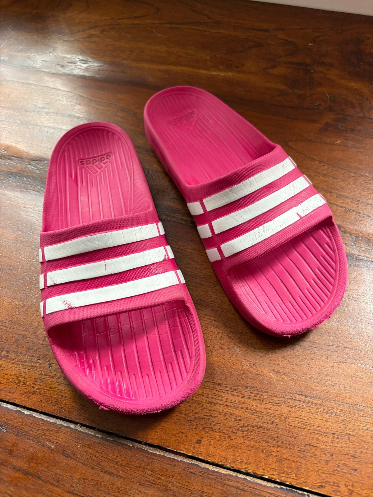 Adidas Adilette Slippers Roze met Witte Strepen maat 37, Ophalen of Verzenden, Gedragen, Roze, Slippers