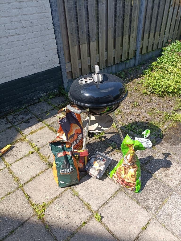 Compacte BBQ met houtskool en briketten, Ophalen of Verzenden, Gebruikt, Weber (optioneel), Met accessoires
