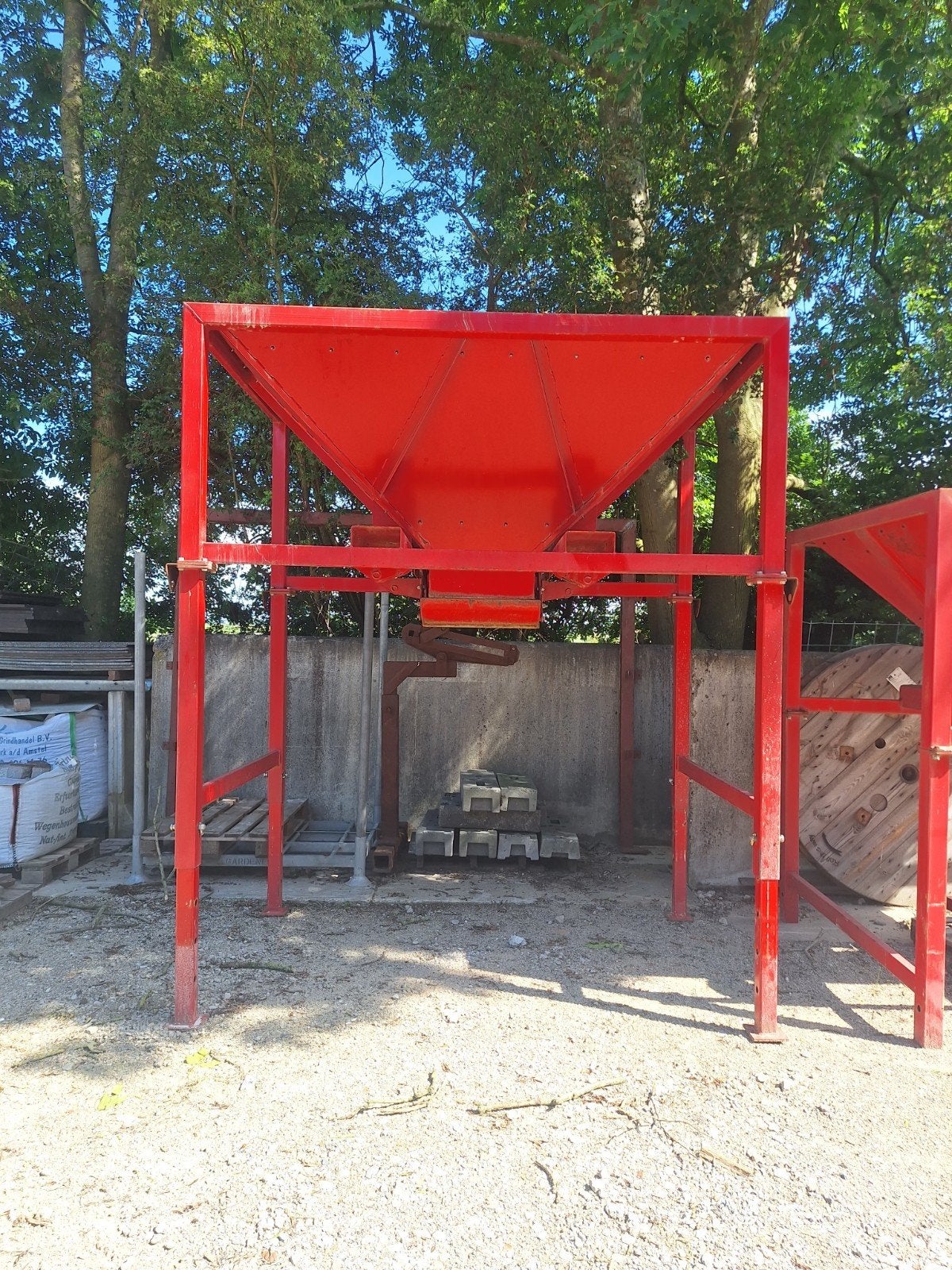 Te koop 2 Sacon trechters bigbag vuller, Ophalen