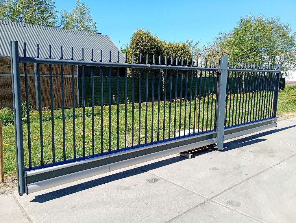 Vrijdragende Elektrische Aluminium Schuifpoort 600x200, Ophalen, Met poort, Gebruikt, Aluminium