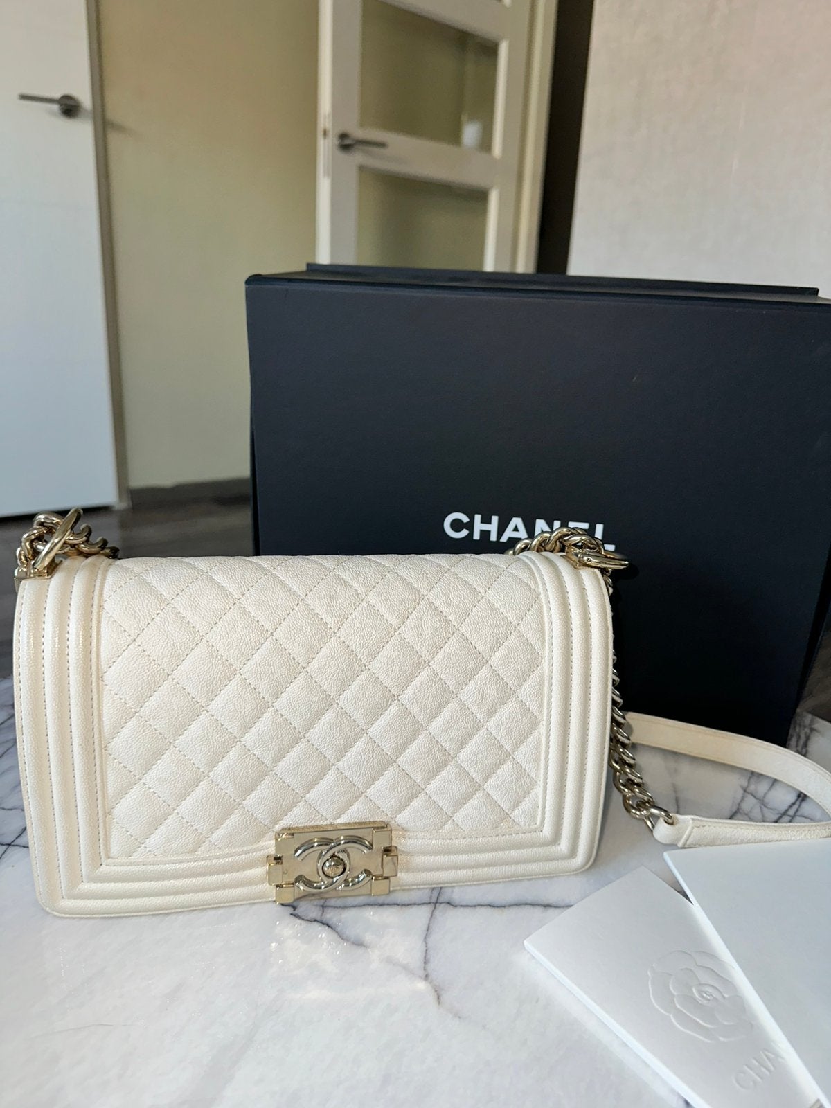 Chanel boybag in champagne gold hardware, Sieraden, Tassen en Uiterlijk, Tassen | Damestassen, Ophalen