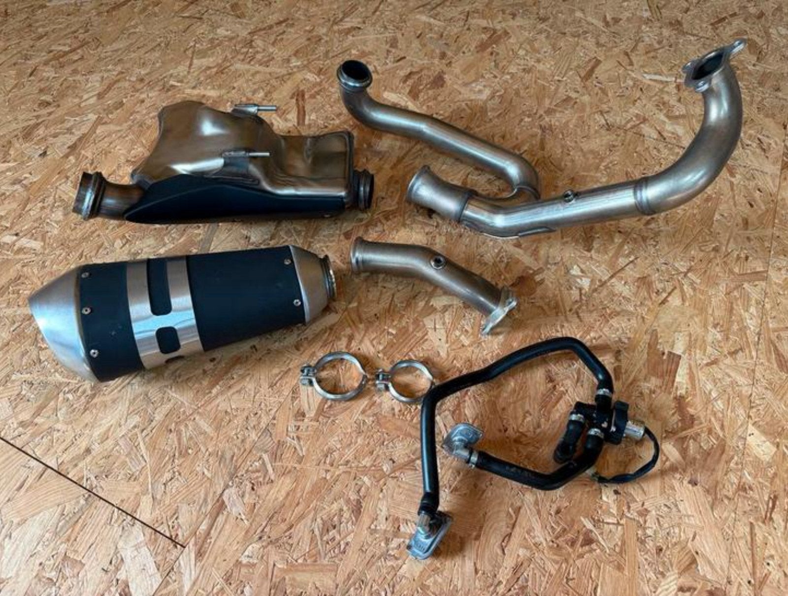 KTM Superduke 1290R Gen1 OEM Volledige Uitlaatlijn!, Ophalen of Verzenden, Zo goed als nieuw