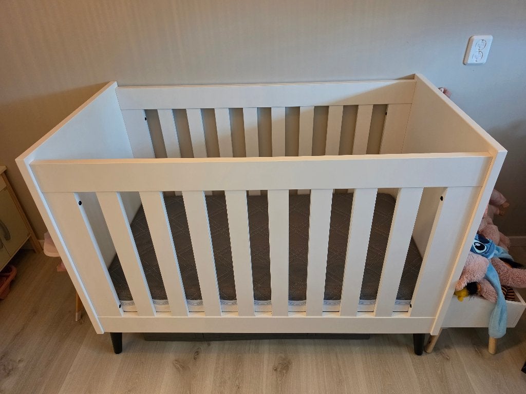 TWF leditkant wit + Snoozzz premium matras, Ophalen, Zo goed als nieuw, Ledikant