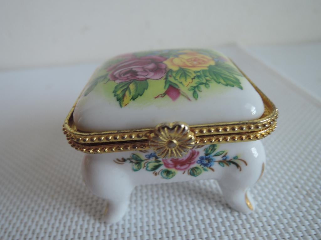Mooi porseleinen sieraden doosje, Ophalen of Verzenden