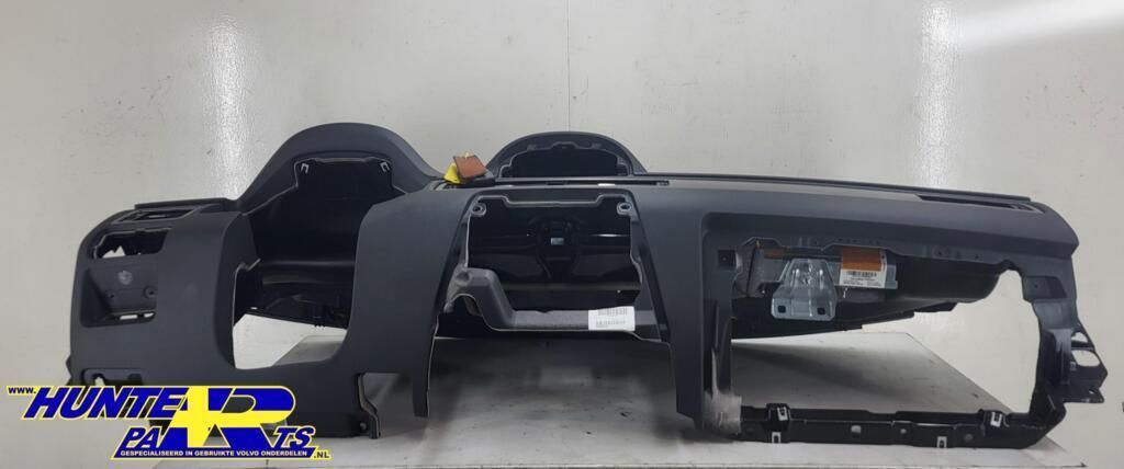 Dashboard zwart Volvo V70 III ('07-'17) 31271211, Gebruikt, Ophalen of Verzenden, Volvo, Volvo
