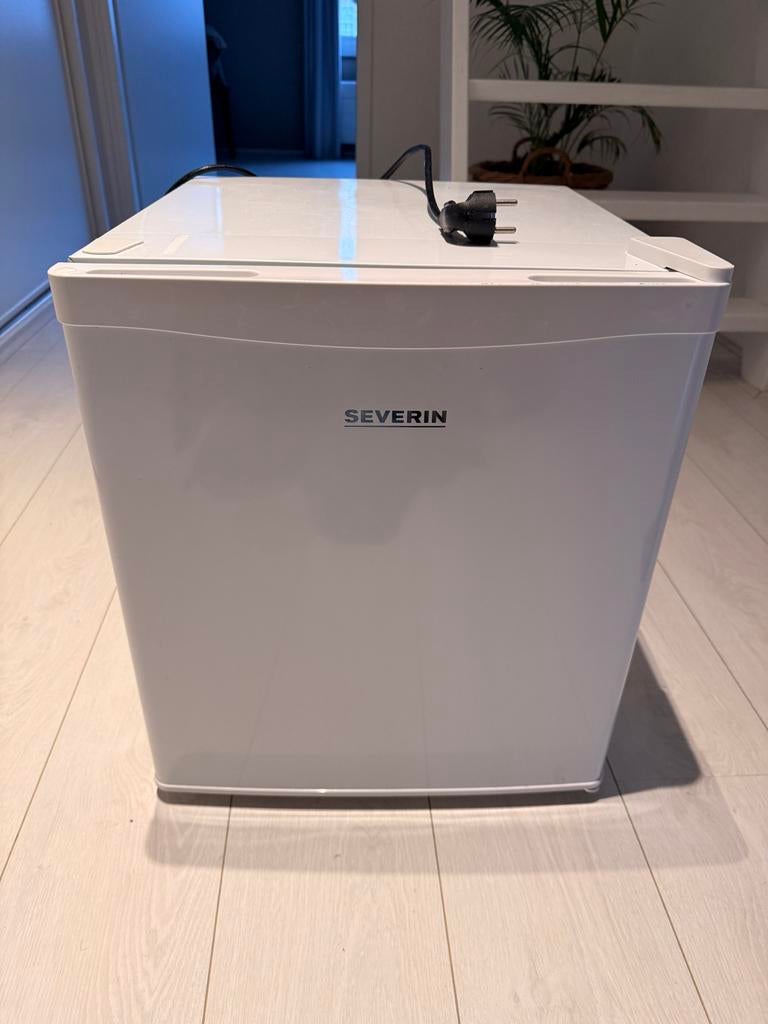 Kleine Severin Koelkast - Perfect voor kleine ruimtes!, Witgoed en Apparatuur, Koelkasten en IJskasten, Ophalen, Minder dan 85 cm