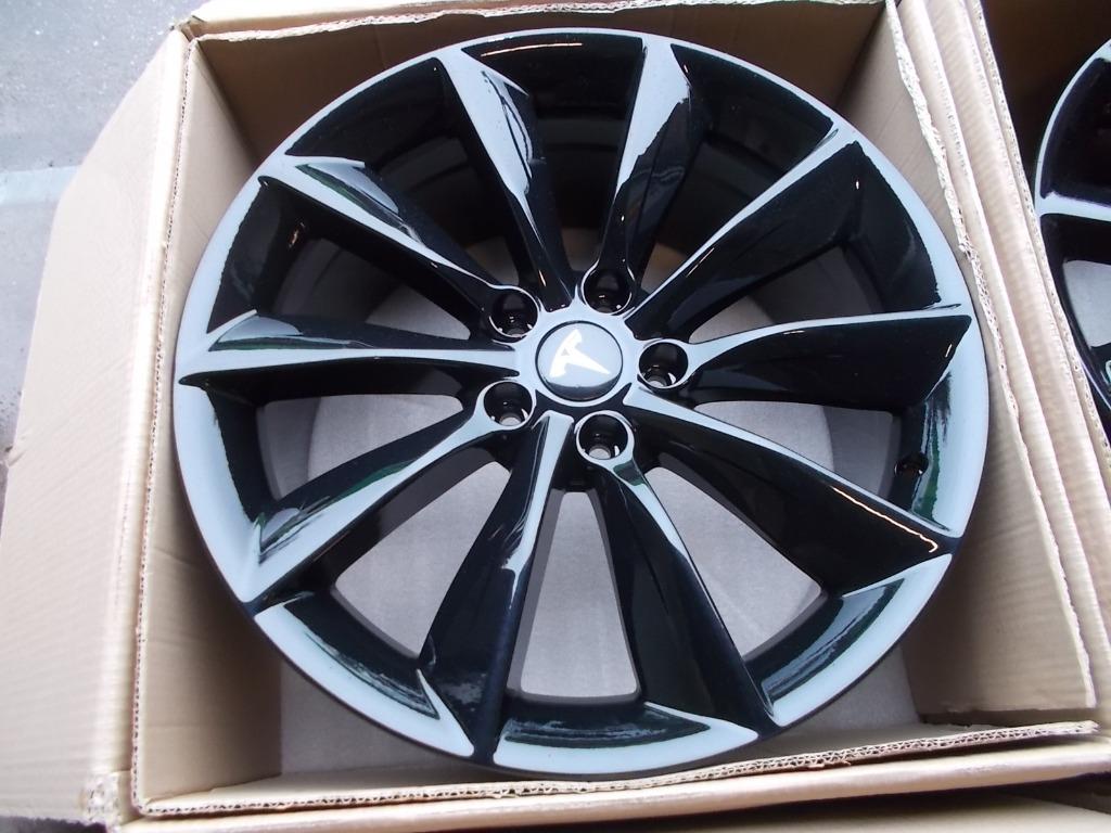 Foto 5 van NIEUWE TESLA MODEL Y 3 VELGEN + BANDEN 245 45 R19 TPMS