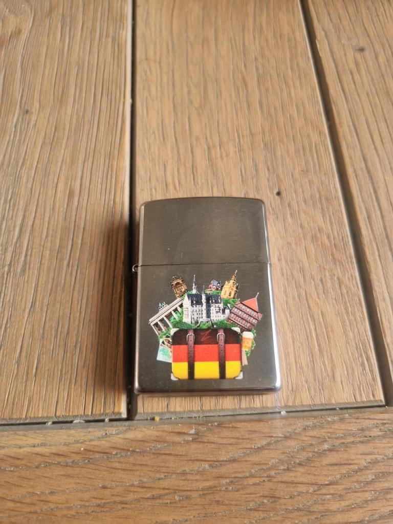 Zippo Aansteker met Duitse Monumenten - Ongebruikt, Verzamelen, Ophalen of Verzenden, Nieuw