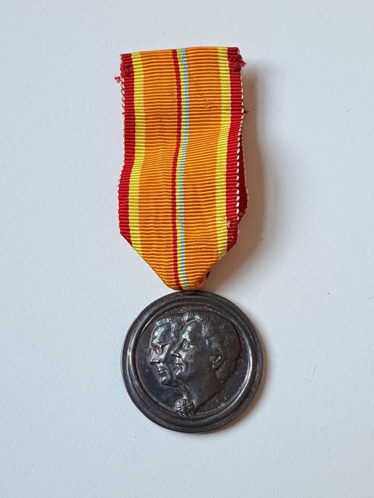 Huwelijksmedaille onderscheiding 1962 Juliana Bernhard, Ophalen of Verzenden, Overige materialen