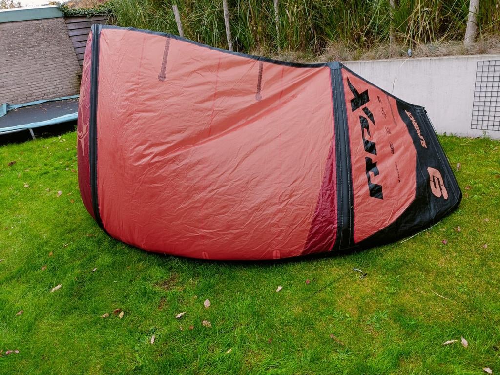 Slingshot RPX V1 9m kite 2021 - Goede staat!, Watersport en Boten, Gebruikt, 9 m², Geen board, Ophalen of Verzenden