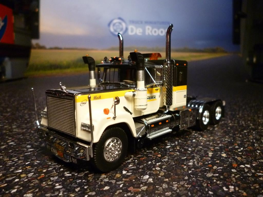 Tekno Mack Van den Herik met certificaat, Hobby en Vrije tijd, Modelauto's | 1:50, Ophalen of Verzenden, Nieuw, Bus of Vrachtwagen