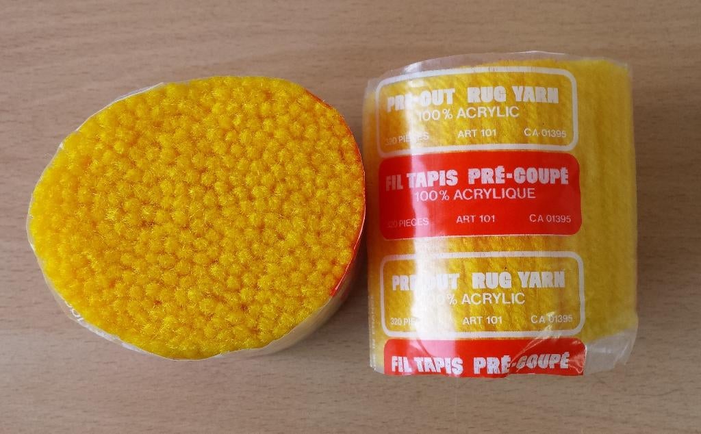 Cupjes Acryl Tapijt Garen - kleur 661 - geel -1 stuk, Nieuw, Ophalen of Verzenden, Borduurgaren of Zijde, Nvt