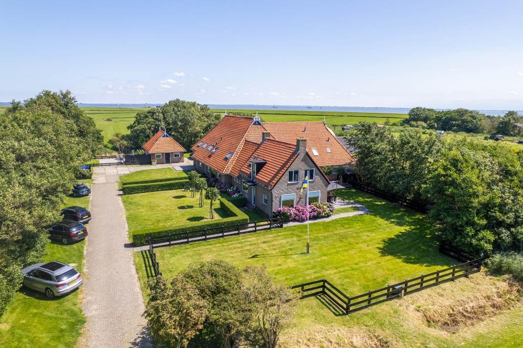 Last minute Ameland. Boerderijlodges; hond mag mee, 12 personen, 4 of meer slaapkamers, Dorp, Waddeneilanden