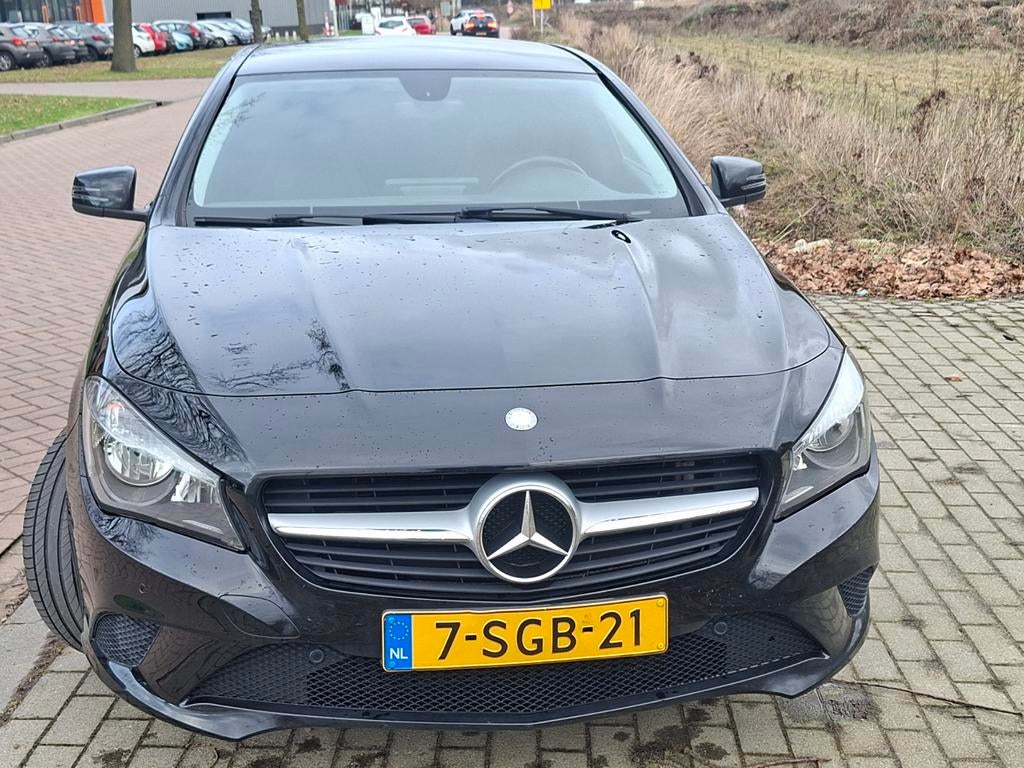 Mercedes-Benz CLA 180 1.6 90KW Blue Eff. Edit. 2013 Zwart, Auto's, Voorwielaandrijving, CLA, 4 cilinders, Leder en Stof