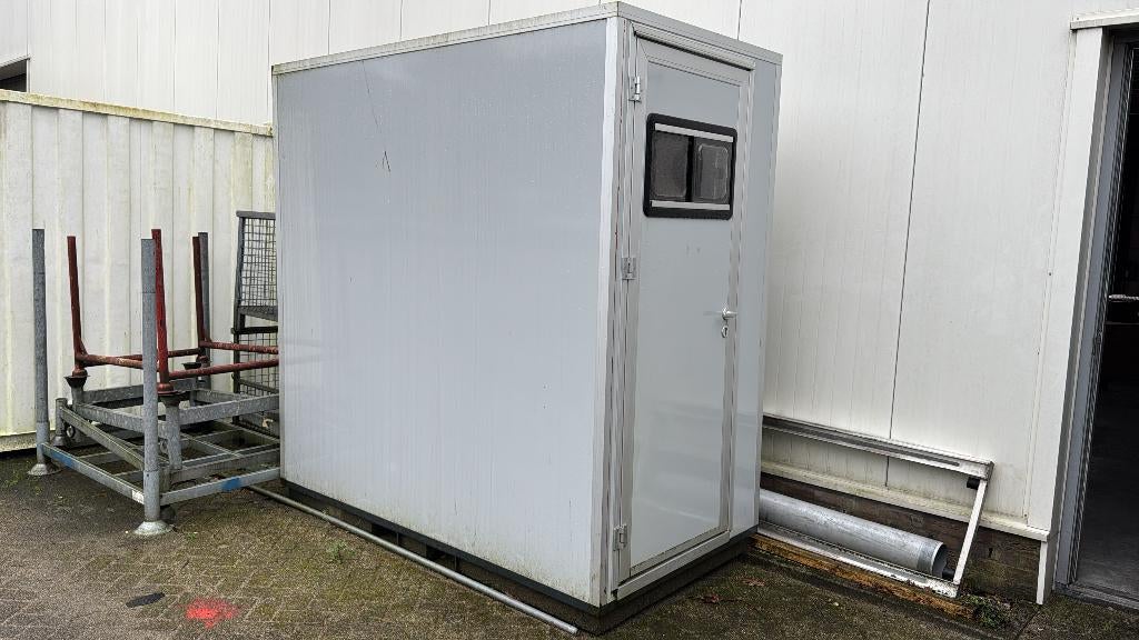 Toilet unit met 1 toilet en voorportaal - Veilig en Robuust, Ophalen, Gebruikt