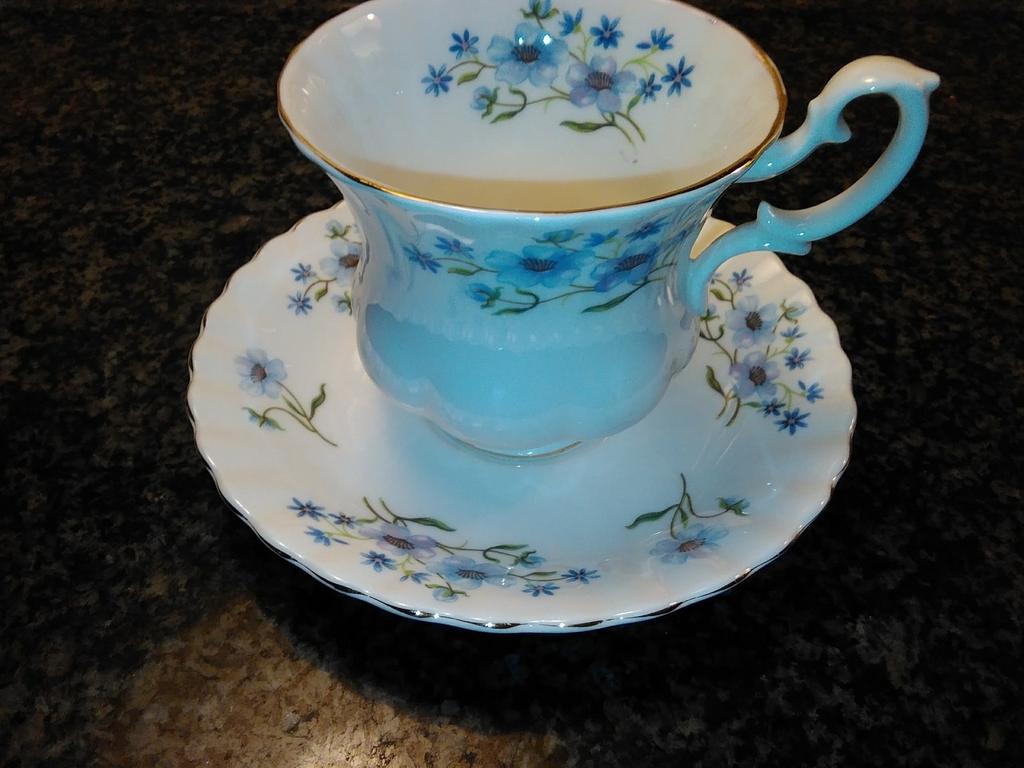 Richmond bone china., Ophalen of Verzenden, Zo goed als nieuw, Porselein, Kop en/of schotel