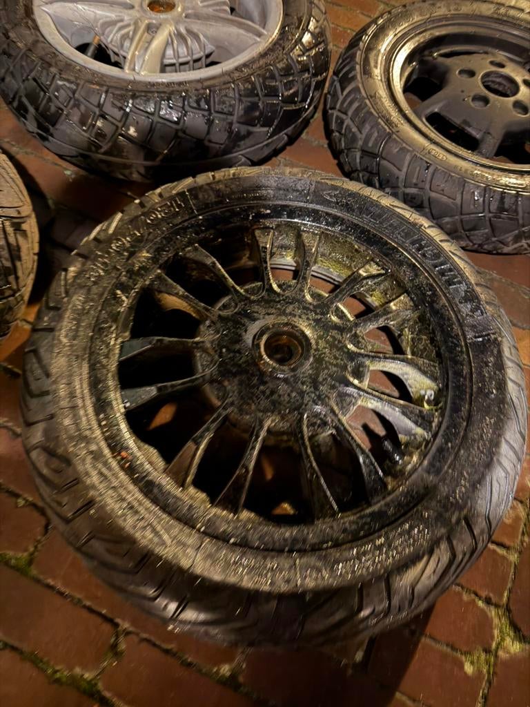 Vespa spring achtervelg grote trommel + nieuwe band, Ophalen, Zo goed als nieuw