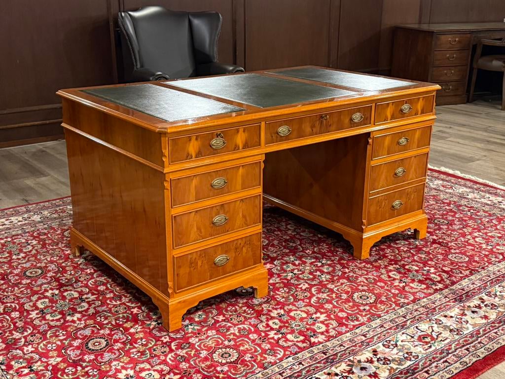 Klassiek Engels bureau #613, Huis en Inrichting, Bureaus, Ophalen of Verzenden, Zo goed als nieuw