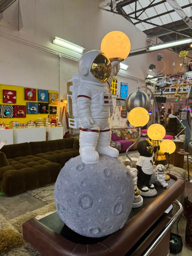 Astronaut lampen weer binnen!, Ophalen, Zo goed als nieuw