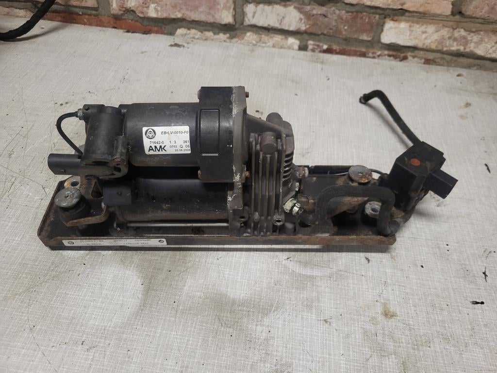 Tekoop bmw e61 luchtvering compressor, Auto-onderdelen, Ophanging en Onderstel, Gebruikt, Bmw, Ophalen of Verzenden, BMW